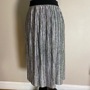 Joe B pleated grey/silver  Midi Skirt size XS